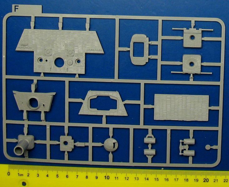 Збірна модель 1/35 німецький важкий танк Королівський Тигр SdKfz 182 башня Порше, з інтер'єром Takom 2046 TK2046 фото
