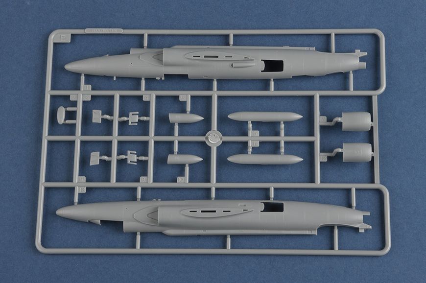 Збірна модель 1/72 американський висотний стратегічний розвідник U-2C Dragon Lady HobbyBoss HB87271 HB87271 фото