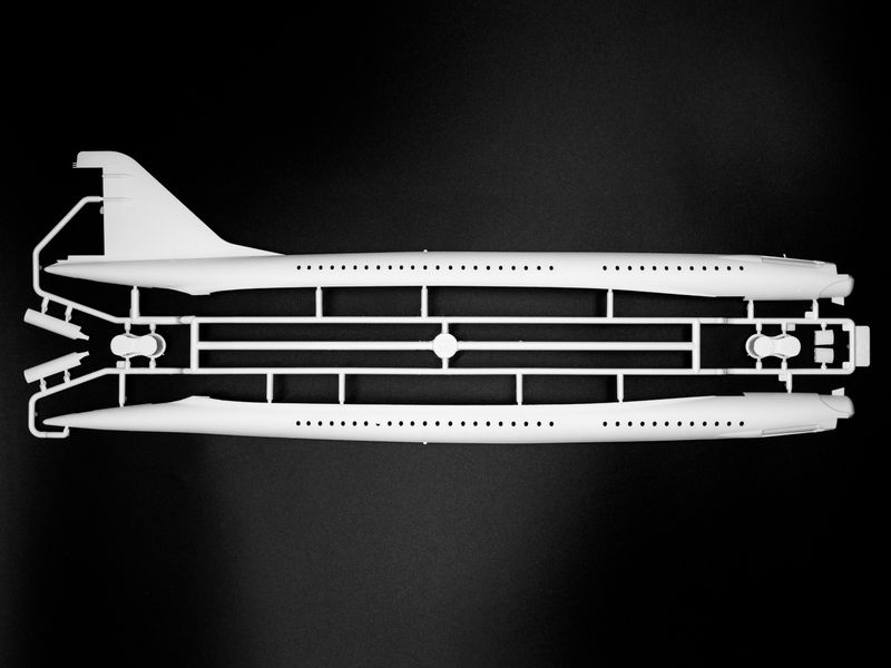 Сборная модель ICM 1/144 Туполев-144, советский сверхзвуковой самолет 14401 ICM14401 фото