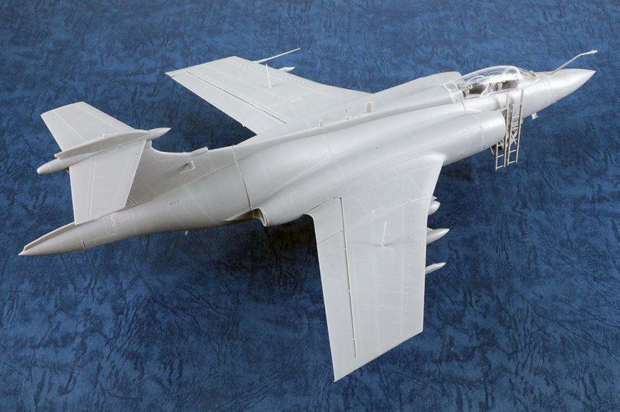 Британский палубный штурмовик 1/48 Blackburn Buccaneer S.2D Trumpeter 05845 , сборная модель Трумпетер TR05845 фото