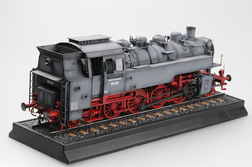 Немецкий локомотив 1/35 Dampflokomotive BR86 Trumpeter 00217 , сборная модель БР86 Трумпетер TR00217 фото