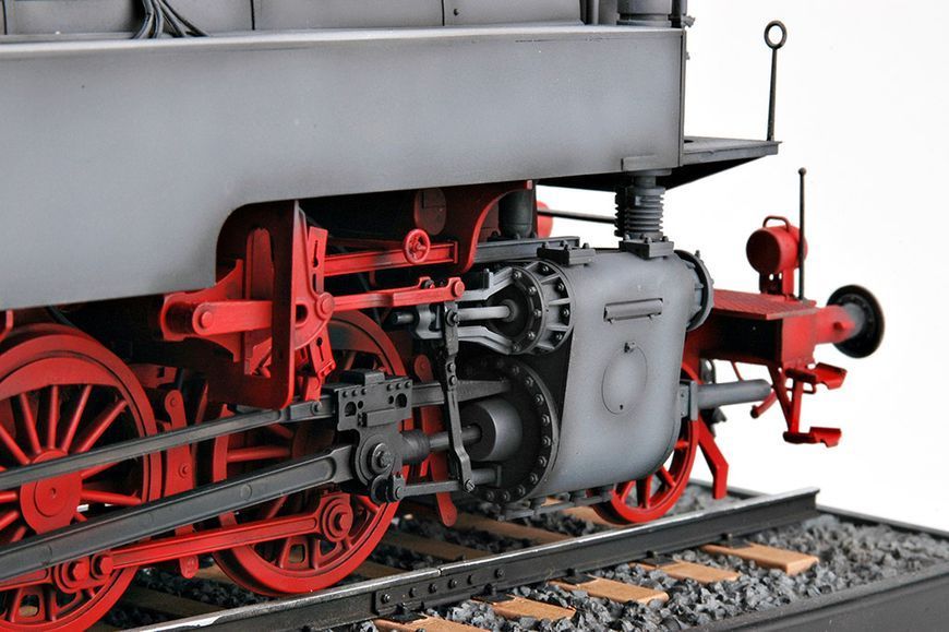 Немецкий локомотив 1/35 Dampflokomotive BR86 Trumpeter 00217 , сборная модель БР86 Трумпетер TR00217 фото