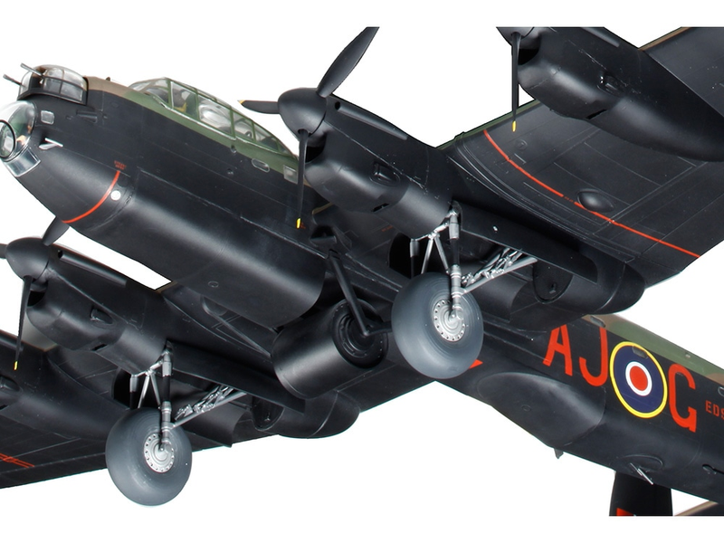 Британский бомбардировщик 1/48 Avro Lancaster BI/III Dambusters Tamiya 61111 , сборная модель Ланкастер Тамия TAM61111 фото