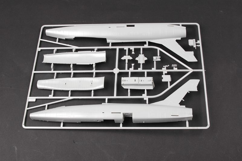 Американский истребитель 1/48 North American F-100F Super Sabre Trumpeter 02840 , сборная модель Трумпетер TR02840 фото