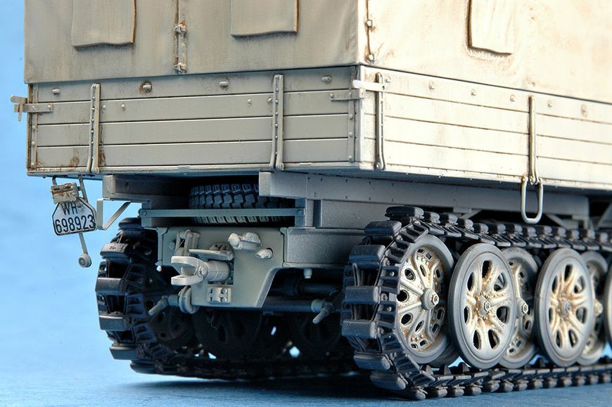 Немецкий полугусеничный тягач 1/35 Sd.Kfz.7 Mittlere Zugkraftwagen 8t (Late) Trumpeter 01507 , сборная модель TR01507 фото