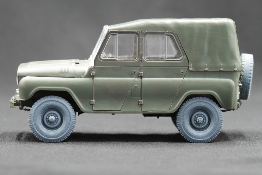 Набор деформированных колес 1/35 для УАЗ-469 (Trumpeter) Scale X WM-35007W , набор деталировки Скейл Х WM-35007W фото