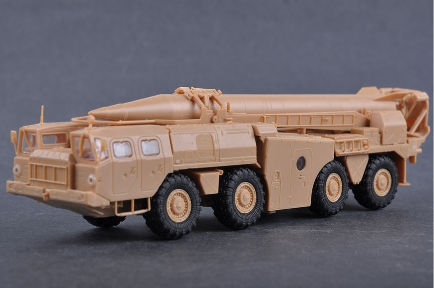 Советский ОТРК 1/72 9К72 &laquo;Эльбрус&raquo; с ракетами Р-17 (9P117M1 Launcher with R17) HobbyBoss 82939 HB82939 фото