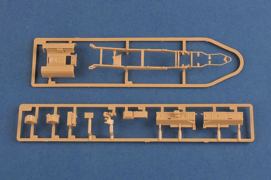 Советский ОТРК 1/72 9К72 &laquo;Эльбрус&raquo; с ракетами Р-17 (9P117M1 Launcher with R17) HobbyBoss 82939 HB82939 фото