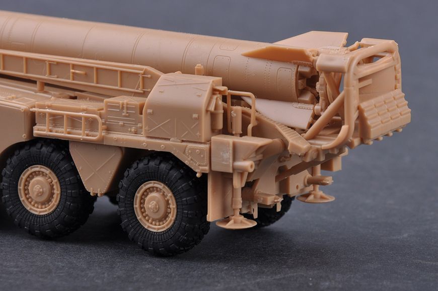 Советский ОТРК 1/72 9К72 &laquo;Эльбрус&raquo; с ракетами Р-17 (9P117M1 Launcher with R17) HobbyBoss 82939 HB82939 фото