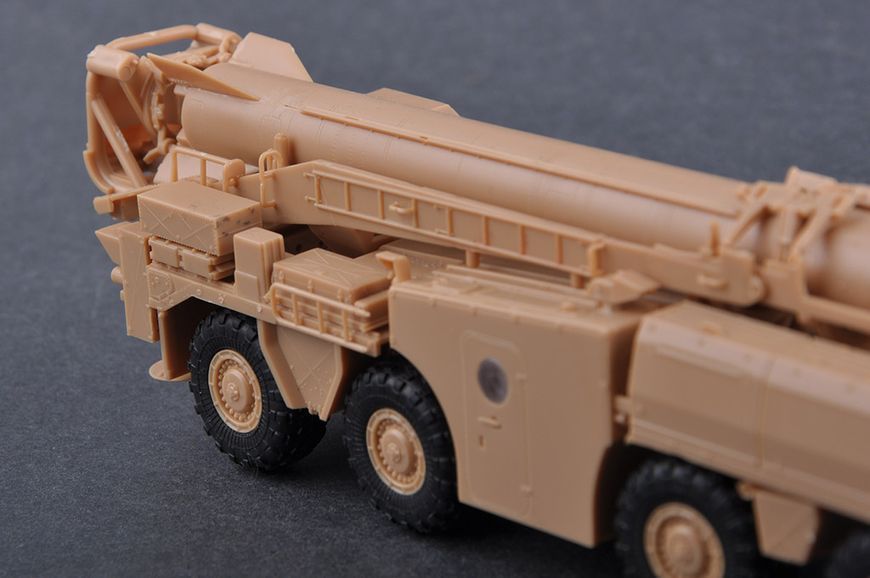 Советский ОТРК 1/72 9К72 &laquo;Эльбрус&raquo; с ракетами Р-17 (9P117M1 Launcher with R17) HobbyBoss 82939 HB82939 фото