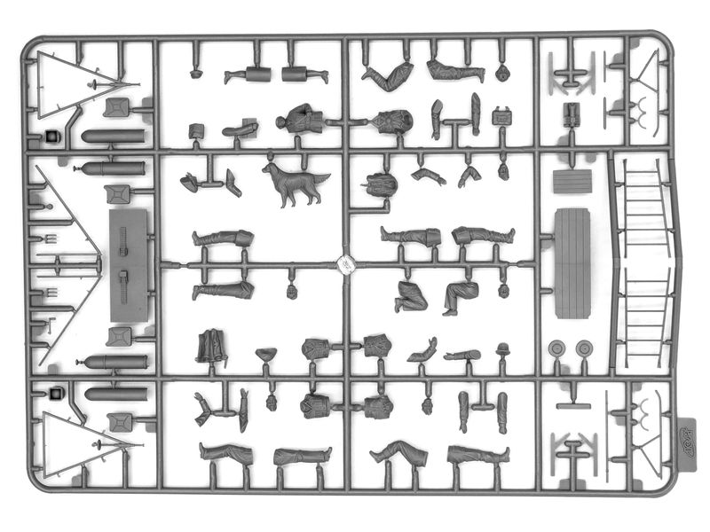 Збірна модель ICM 1/48 Пілоти і техніки ВПС Великобританії (1939-1945р.) (набір із 7 фігур та собака) (48081) ICM48081 фото