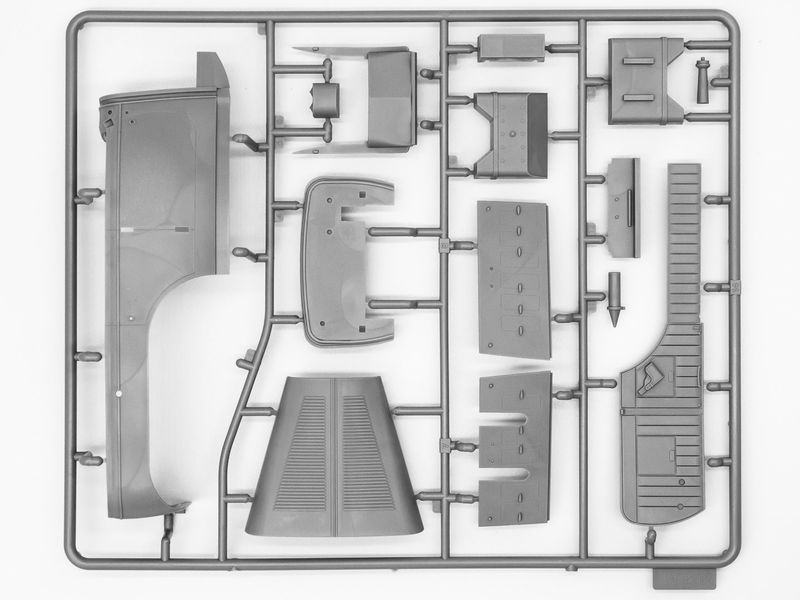 Збірна модель ICM 1/24 Type G4 з MG 34 та німецьким штабним персоналом (24024) ICM24024 фото