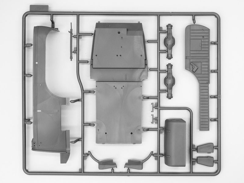 Збірна модель ICM 1/24 Type G4 з MG 34 та німецьким штабним персоналом (24024) ICM24024 фото