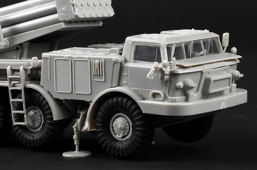 Сборная модель 1/72 советская РСЗО БМ-27 Ураган (9P140 TEL of 9K57 Uragan Multiple Launch Rocket System) Trumpeter 07180 TR07180 фото