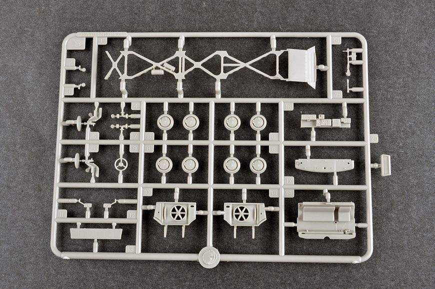 Сборная модель 1/72 советская РСЗО БМ-27 Ураган (9P140 TEL of 9K57 Uragan Multiple Launch Rocket System) Trumpeter 07180 TR07180 фото