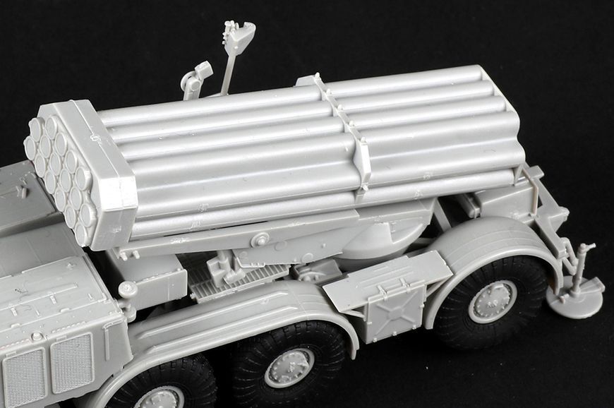 Сборная модель 1/72 советская РСЗО БМ-27 Ураган (9P140 TEL of 9K57 Uragan Multiple Launch Rocket System) Trumpeter 07180 TR07180 фото