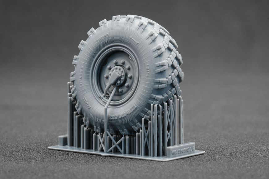 Набор деформированных колес 1/35 для КамАЗ-4310 (ICM) Scale X WM-35008W , набор деталировки Скейл Х WM-35008W фото
