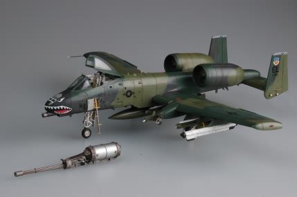 Сборная модель 1/48 Американский штурмовик A-10A "THUNDERBOLT" II HobbyBoss 80323 HB80323 фото