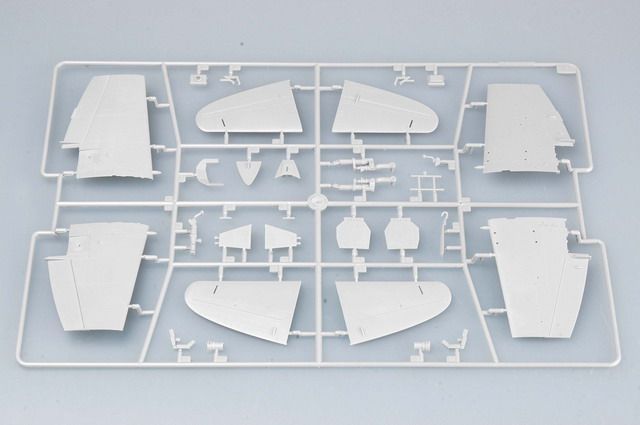 Британский палубный штурмовик 1/48 Westland Wyvern S.4 Early Trumpeter 02843 , сборная модель Трумпетер TR02843 фото