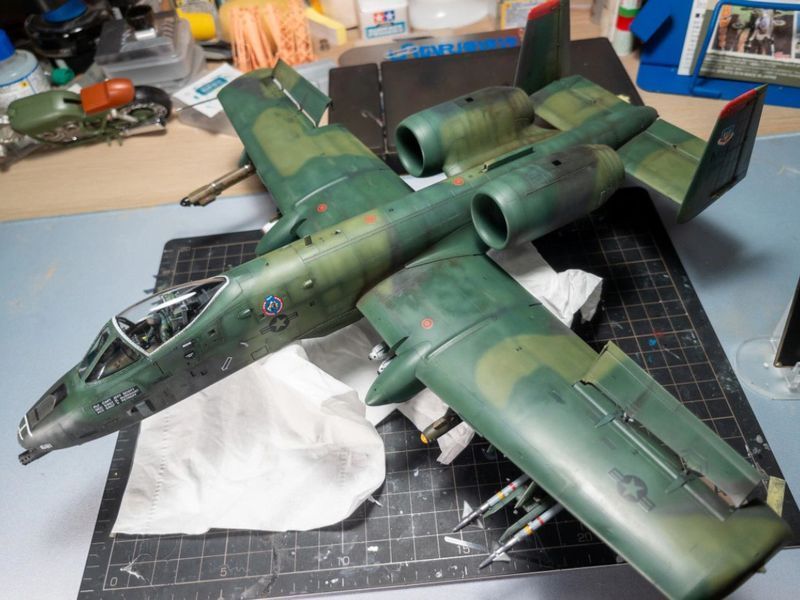 Збірна модель 1/48 американський штурмовик A-10A Thunderbolt II Great Wall Hobby L4825 L4825 фото