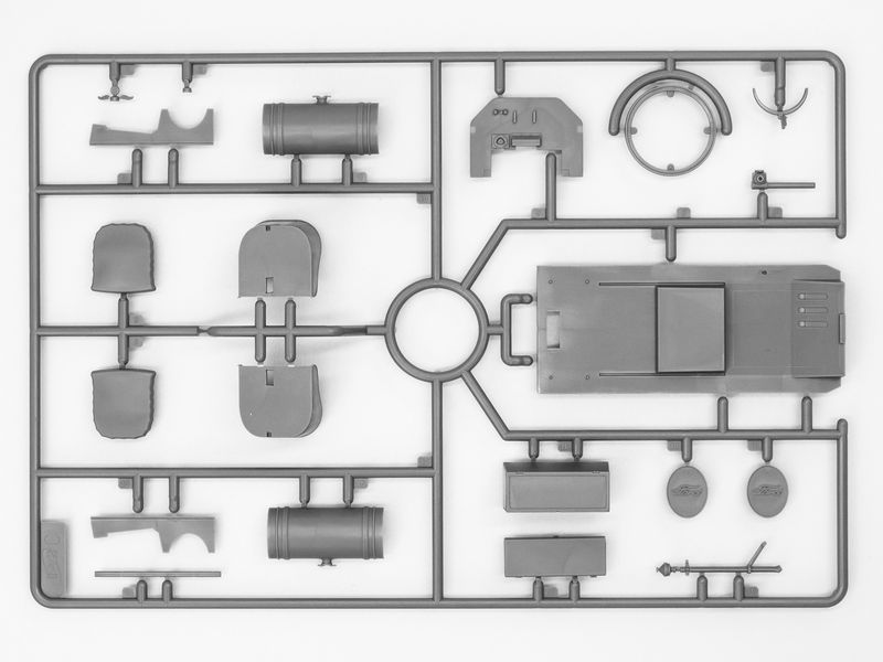 Збірна модель ICM 1/24 Model T 1913 Speedster з американськими автоспортсменами (24026) ICM24026 фото