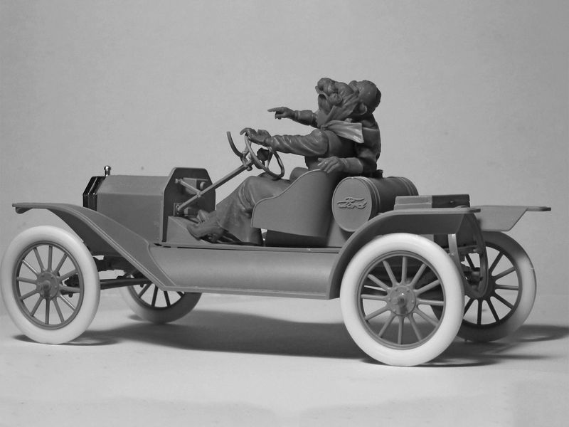 Збірна модель ICM 1/24 Model T 1913 Speedster з американськими автоспортсменами (24026) ICM24026 фото