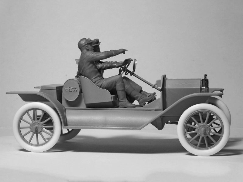 Збірна модель ICM 1/24 Model T 1913 Speedster з американськими автоспортсменами (24026) ICM24026 фото