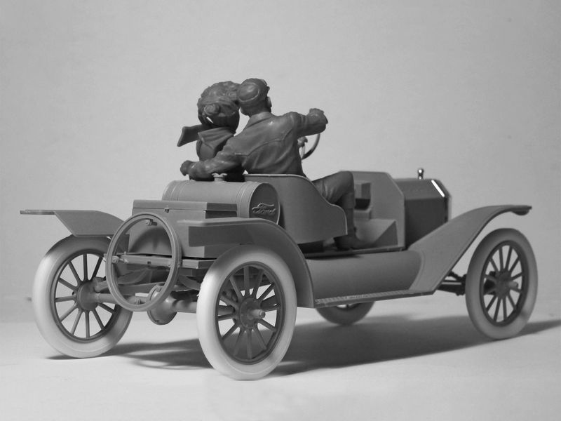 Збірна модель ICM 1/24 Model T 1913 Speedster з американськими автоспортсменами (24026) ICM24026 фото