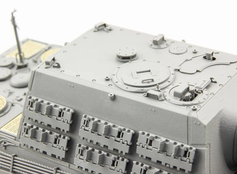 Збірна модель 1/35 німецька самохідна артилерійська установка Sd.Kfz.186 Jagdtiger ранній/пізній випуск (2 в 1) Takom 8001 TK8001 фото