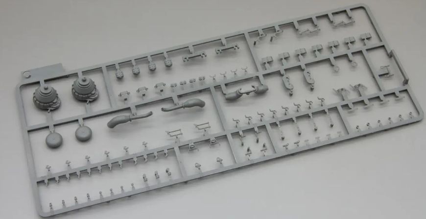Збірна модель 1/35 німецька самохідна артилерійська установка Sd.Kfz.186 Jagdtiger ранній/пізній випуск (2 в 1) Takom 8001 TK8001 фото