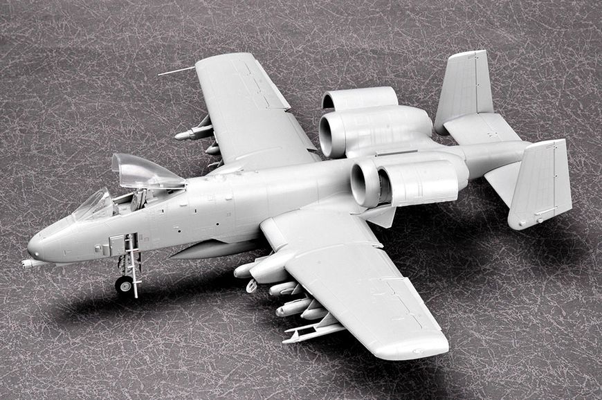 Збірна модель 1/48 Американський штурмовик A-10A "THUNDERBOLT" ІІ HobbyBoss 80323 HB80323 фото