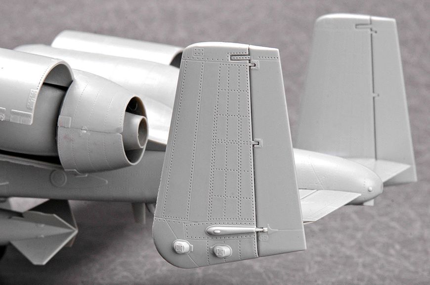 Збірна модель 1/48 Американський штурмовик A-10A "THUNDERBOLT" ІІ HobbyBoss 80323 HB80323 фото