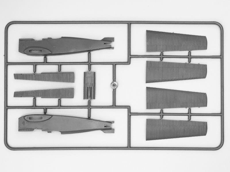 Сборная модель ICM 1/72 И-1 Ил-400б, первый советский истребитель-моноплан 72051 ICM72051 фото