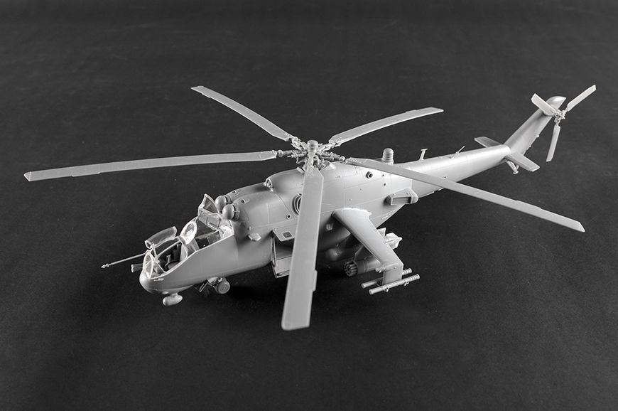 Радянський гелікоптер 1/48 Мі-24П (Hind-F) Trumpeter 05829 , збірна модель Трумпетер TR05829 фото