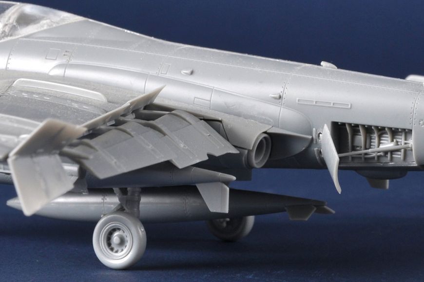 Американский палубный штурмовик 1/72 Grumman A-6A Intruder Trumpeter 01640 , сборная модель штурмовик Интрудер TR01640 фото