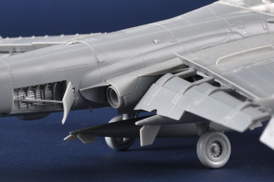 Американский палубный штурмовик 1/72 Grumman A-6A Intruder Trumpeter 01640 , сборная модель штурмовик Интрудер TR01640 фото