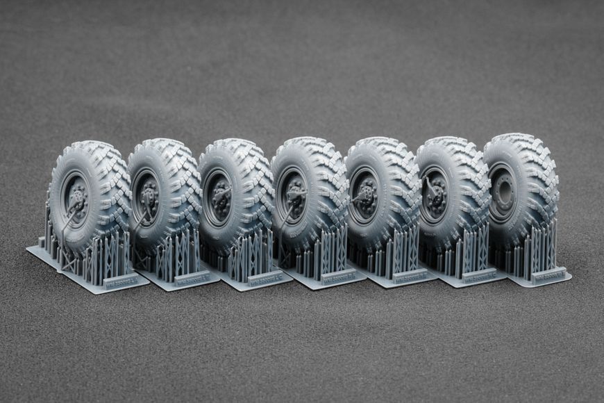 Набор деформированных колес 1/35 для КамАЗ-4310 (Trumpeter) Scale X WM-35009W , набор деталировки Скейл Х WM-35009W фото