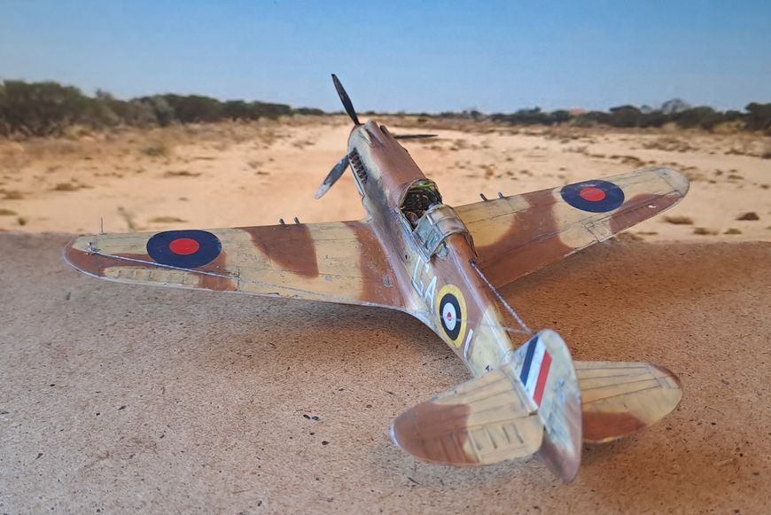 Збірна модель 1/72 американський винищувач P-40B Tomahawk Desert Air Force (DAF) HobbyBoss HB80209 HB80209 фото