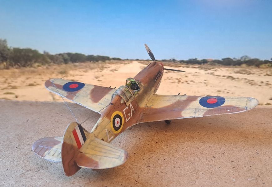 Збірна модель 1/72 американський винищувач P-40B Tomahawk Desert Air Force (DAF) HobbyBoss HB80209 HB80209 фото