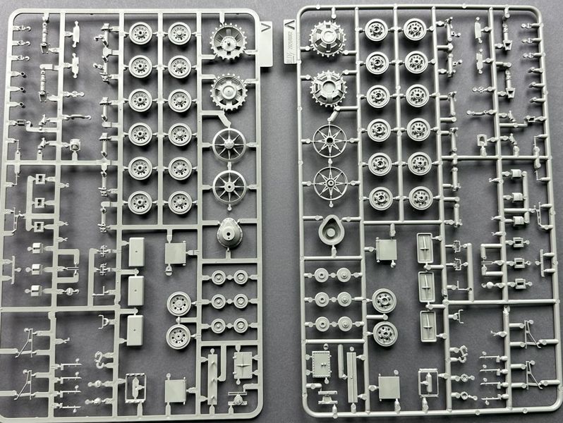 Збірна модель Танк 1/35 StuG III Ausf.F LATE PRODUCTION w/7.5cm L48 Takom 8015 8015 фото