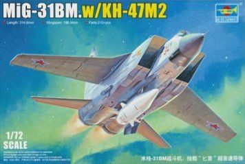 Советский истребитель 1/72 МиГ-31БМ с ракетой Х-47М2 &laquo;Кинжал&raquo; Trumpeter 01697 , сборная модель Трумпетер TR01697 фото