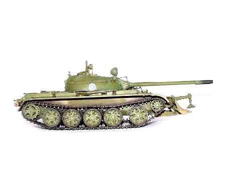 Радянський середній танк 1/35 Т-55 мод. 1958 БТУ-155 Trumpeter 00313 , збірна модель танк Трумпетер TR00313 фото