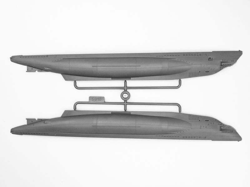 Збірна модель ICM - U-Boat типу IIВ, німецький підводний човен (1943 р.) (S.010) ICMS010 фото