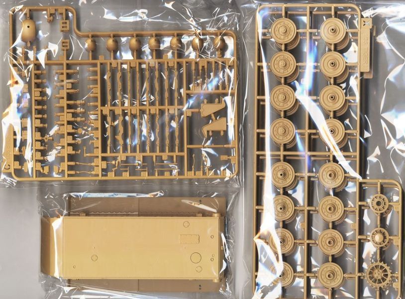 Збірна модель 1/35 німецька самохідна артилерійська установка Sturmtiger з робочими траками Rye Field Model RFM 5035 RM-5035 фото