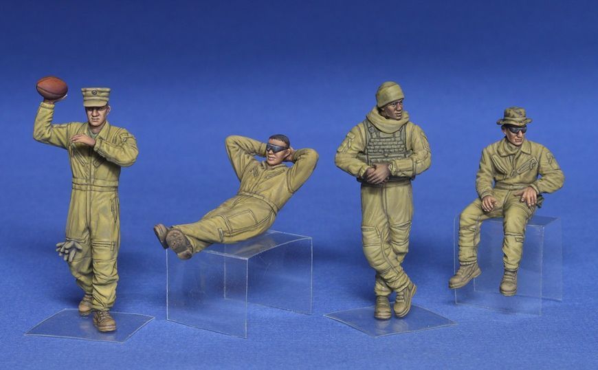 Американський танковий екіпаж на відпочинку 1/35 USMC Tank Crew at Rest MiniArt 37049 , збірна модель MA37049 фото