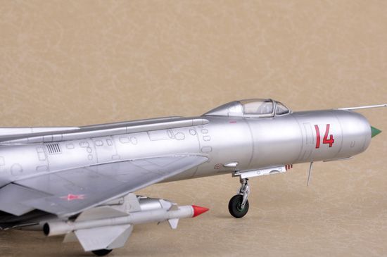 Радянський винищувач-перехоплювач 1/48 Су-11 Trumpeter 02898 , збірна модель винищувач Сухой Трумпетер TR02898 фото