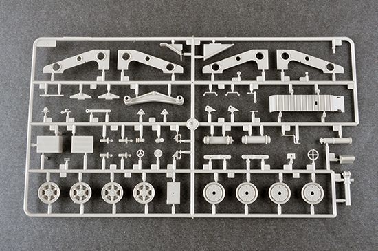 Советский тягач с полуприцепом 1/35 МАЗ-7410 & ЧМЗАП-5247Г Trumpeter 01056 , сборная модель тягач Трумпетер TR01056 фото