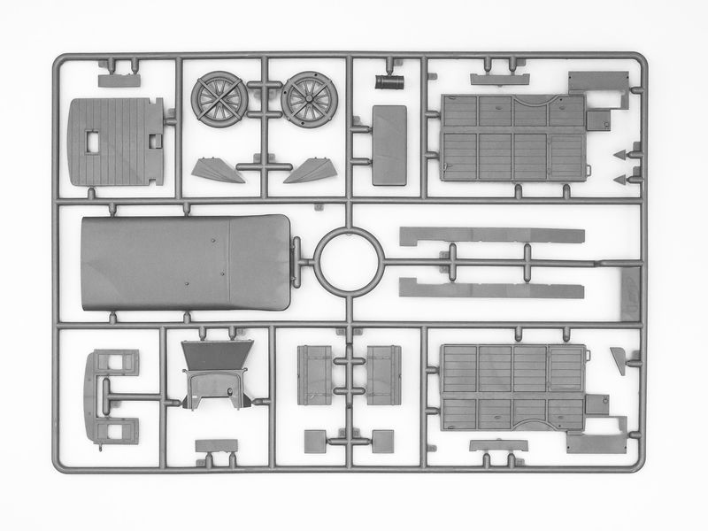Збірна модель ICM 1/35 Модель T 1917 санітарна (рання), Автомобіль американської санітарної служби 1СВ (35665) ICM35665 фото