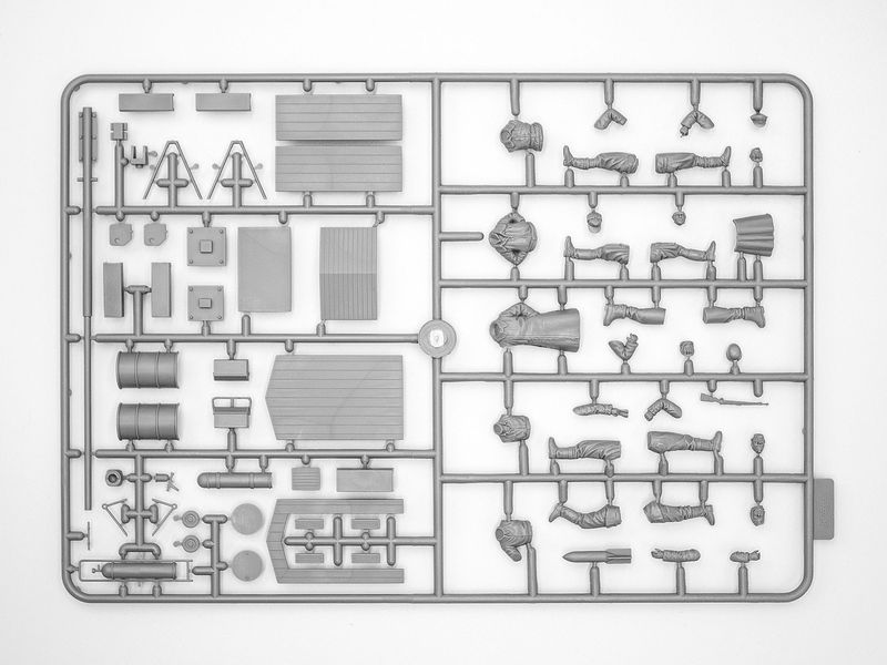 Збірна модель ICM 1/48 Пілоти і техніки ВПС Німеччини у зимовому однострої 2 Світової війни (набір з 5 фігур) (48086) ICM48086 фото