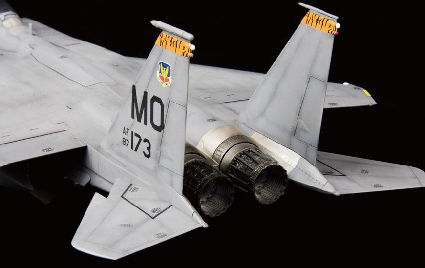 Збірна модель 1/72 американський винищувач F-15E операції "Нескорена свобода" та "Іракська свобода" Great Wall Hobby L7201 L7201 фото